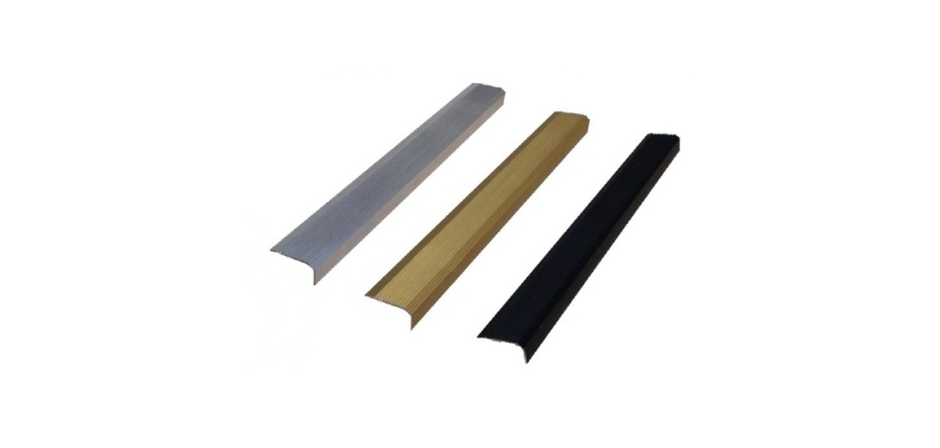 Nez de marches à visser en aluminium coloré
