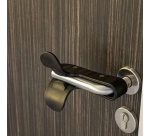 Coude "Mains libres" pour poignée de porte