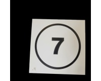 Panneau en relief et en braille Numéro "7" - Intérieur - Fond blanc - Texte noir
