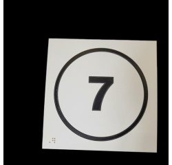 Panneau en relief et en braille Numéro "7" - Intérieur - Fond blanc - Texte noir