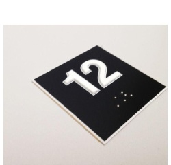 Panneau en relief et en braille 12