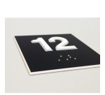 Panneau en relief et en braille 12