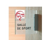 Plaque de signalétique plexi en drapeau