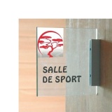 Plaque de signalétique plexi en drapeau  (210 x 150 mm)