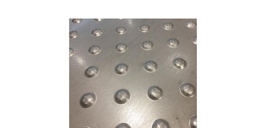 Dalle podotactile en acier corten