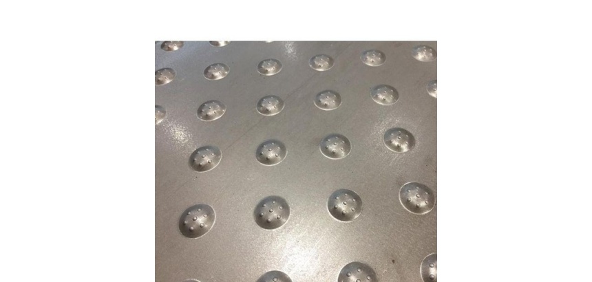 Dalle podotactile en acier corten