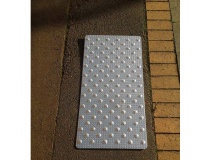 Dalle podotactile en aluminium grain de riz - 420 x 825 mm