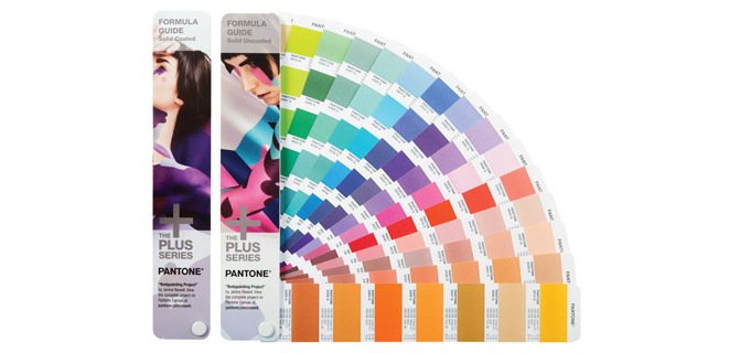 Guia de colores pantone plus formula guide incluye indice de colores y acceso web de pantone para diseño