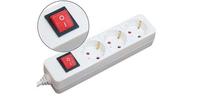 Regleta 3 tomas mediarange blanca con interruptor longitud cable 1,4m