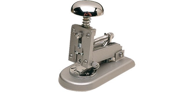 Grapadora el casco m-1 capacidad 30 hojas pintada gris