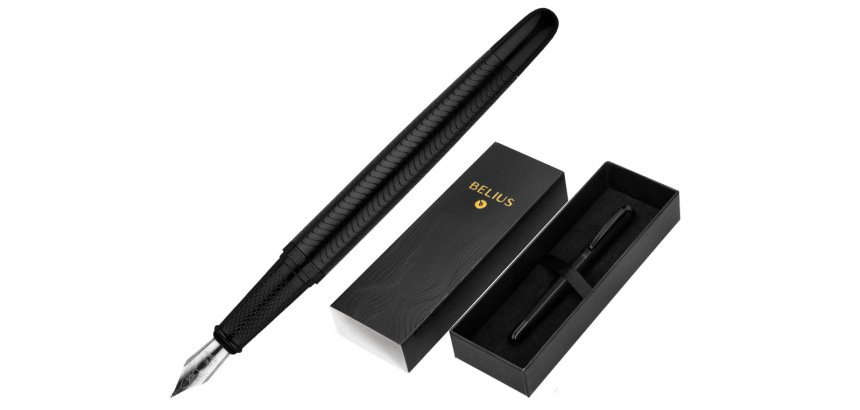 Pluma belius neptuno aluminio textura wavy color negro marino tinta azul caja de diseño