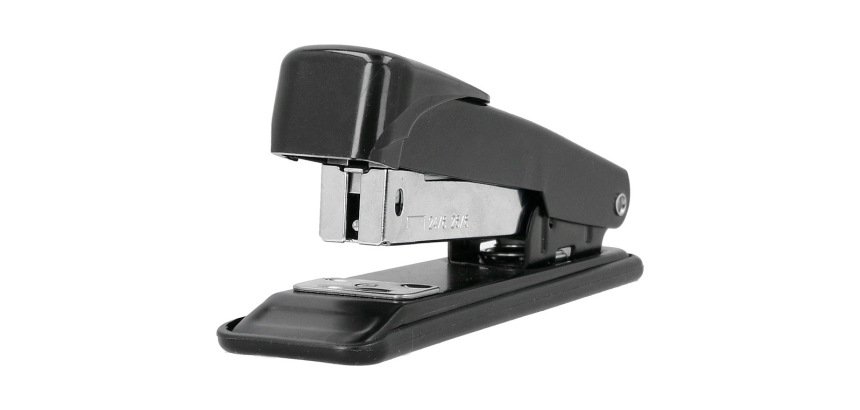 Grapadora greening metalica color negro capacidad 30 hojas usa grapas 24/6 y 26/6