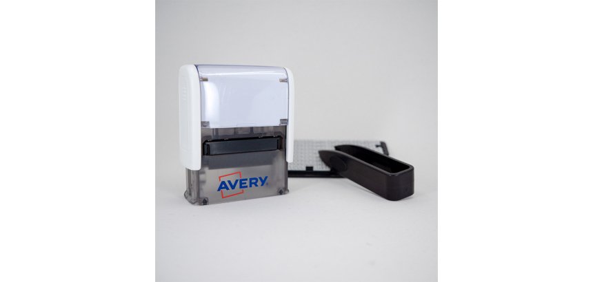 Sello avery especial tejidos personalizable 3 lineas 288 caracteres con pinza y tira termoadhesiva lavable negro