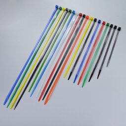 Colliers de serrage en nylon - 4,5 mm de large - par 100