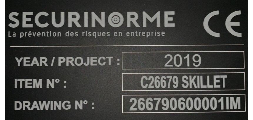 Plaques de firme - Gravure laser - Surface mate - 100 ex  - Formalu - Percée