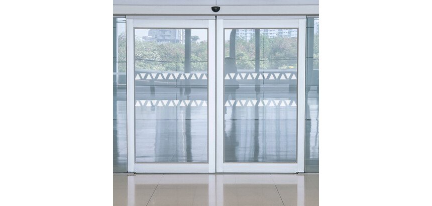 Vitrophanie - Bande signalisation triangles - Blanc - 10m