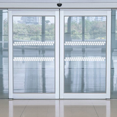 Bandes de Signalisation pour Surfaces Vitrées - Motif Double Triangle - 50 mm x 10 m - Blanc