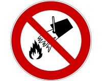 Panneau P011 ISO 7010 – Défense d’Éteindre avec de l’Eau  - 315 mm - PVC