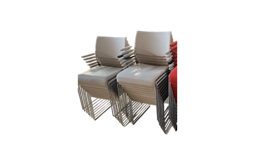 Chaise de réunion Linos beige avec accoudoirs synthétiques noir, pieds chrome RECEP - Reconditionné
