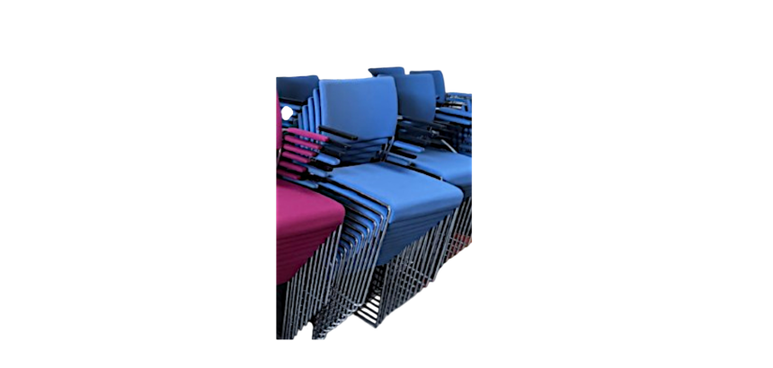 Chaise de réunion Linos bleu avec accoudoirs tissu bleu, pieds chrome RECEP - Reconditionné