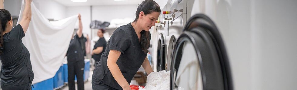Crèches, hôpitaux, hôtels : comment entretenir le linge ?