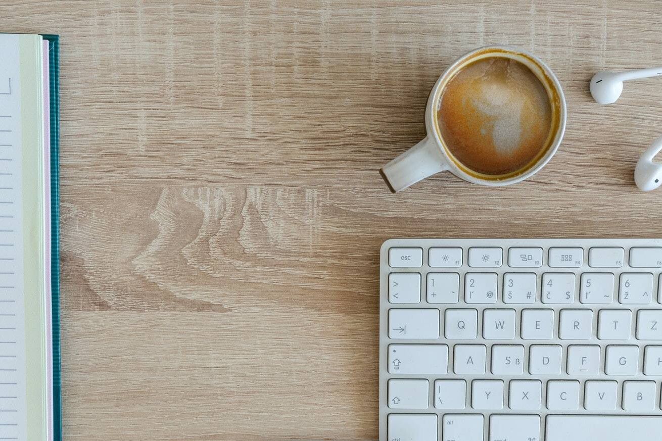 Sopravvivere al caffè in ufficio: quando berlo e quanto berne