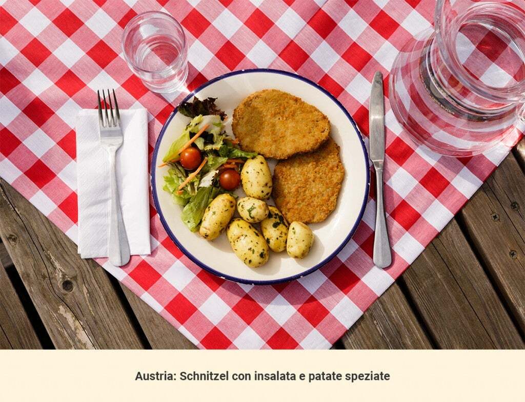 Schnitzel con insalata e patate