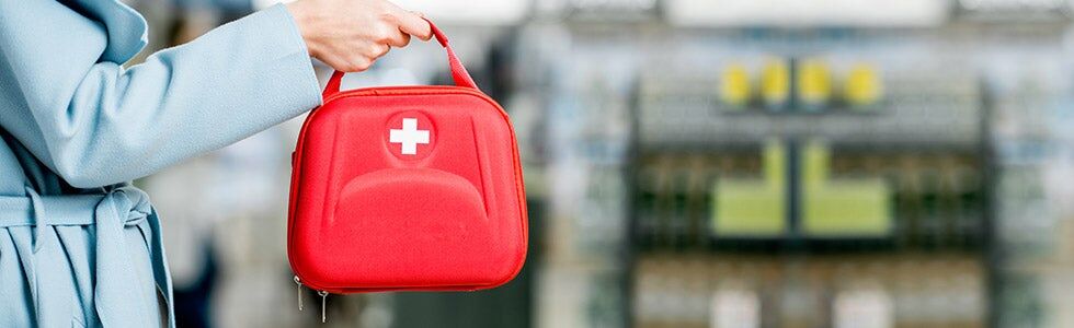 Trousse de secours au travail contenu et législation