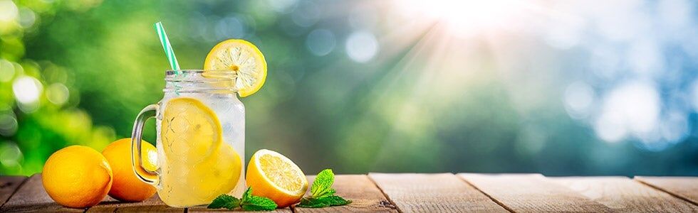 5 recettes de thé glacé à siroter au bureau cet été