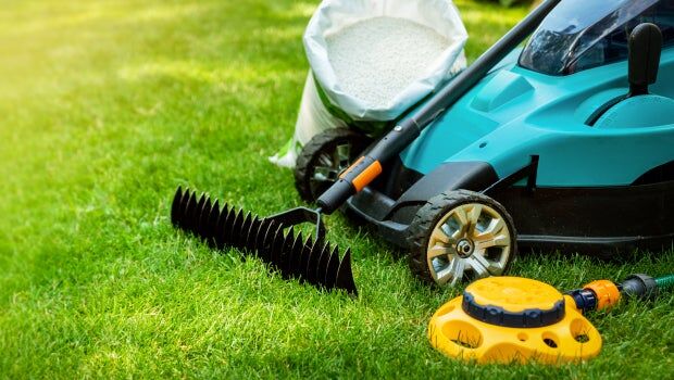 Entretien des jardins et extérieurs : 10 équipements indispensables pour un nettoyage efficace
