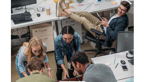 Dalle 9 alle 5: l'orario di lavoro va in soffitta