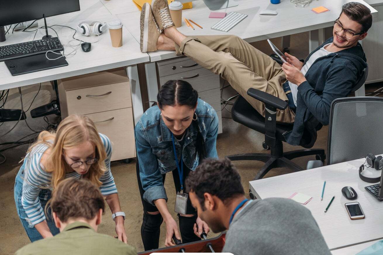 Dalle 9 alle 5: l'orario di lavoro va in soffitta