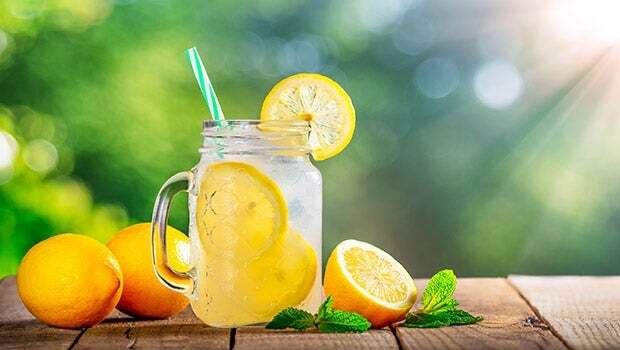 5 recettes de thé glacé à siroter au bureau cet été