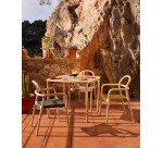 Table Sheryl en bois massif d'eucalyptus 90 x 90 cm