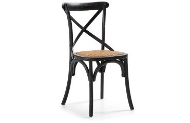 Silla Alsie de madera maciza de olmo lacado negro y asiento de ratán