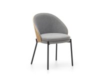 Silla Eamy gris claro chapado en fresno con acabado natural y metal con acabado negro