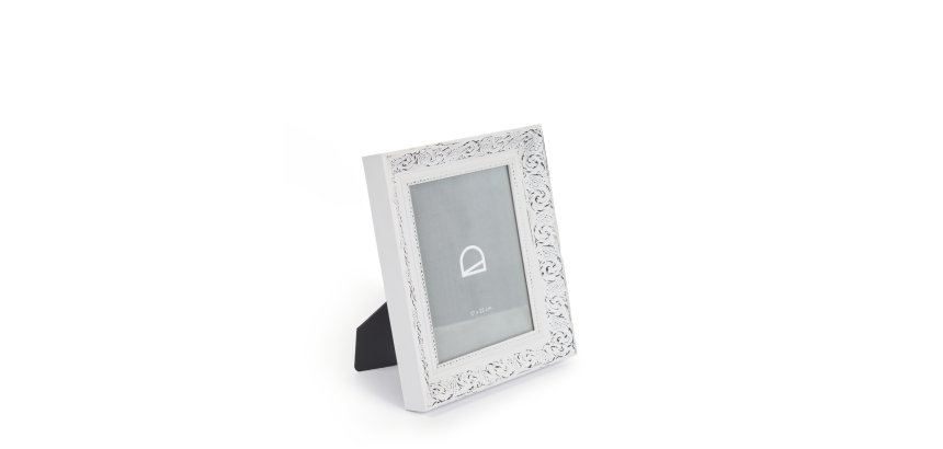 Large Zuley photo frame in white 17 x 22 cm