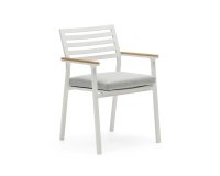 Silla de exterior Bona aluminio con acabado blanco y reposabrazos de madera maciza de teca