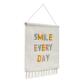 Wandtapijt Adelina wit van katoen met gekleurde letters smile every day 52 x 60 cm