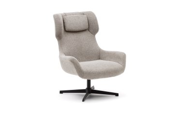 Butaca giratoria con brazos Zalina de chenilla beige y acero con acabado negro