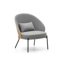 Sillón Eamy gris claro chapado en fresno con acabado natural y metal con acabado negro