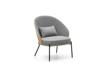 Sillón Eamy gris claro chapado en fresno con acabado natural y metal con acabado negro