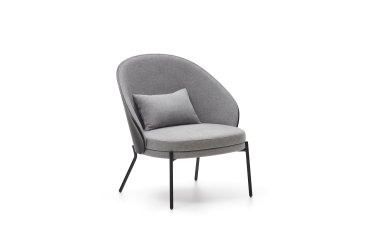 Sillón Eamy gris claro chapado en fresno con acabado negro y metal con acabado negro
