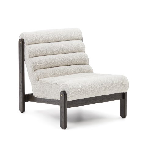 Magira-fauteuil met witte bouclé stof en massief eikenhout met donkere afwerking