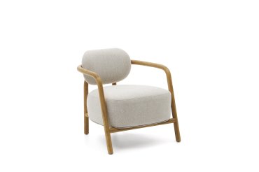 Melqui beige armchair in solid oak wood with a natural finish