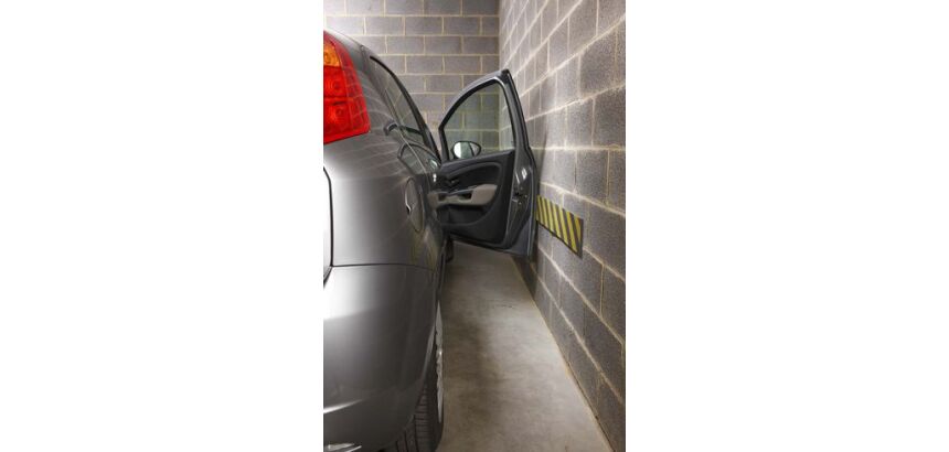 Universal protection strip for car door