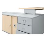 Bureau Optyma met zijkant op bijzetkast en geïntegreerd ladenblok