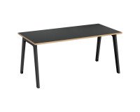Schreibtisch Eden Arche Carbon in heller Eichenoptik mit Kante, 180 cm breit, mit Kabeldurchführung.