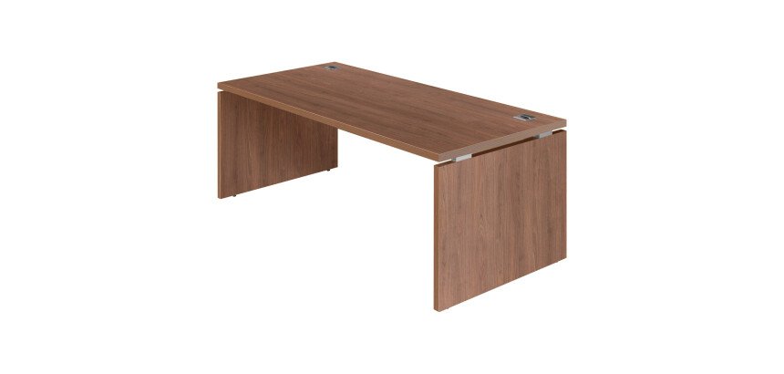 Scrivania direzionale Shiny con gambe in legno massiccio