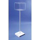 Urne transparente sur pied.